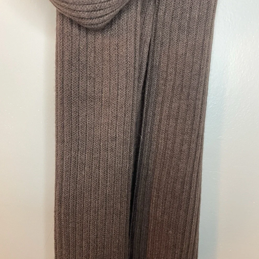 Theodora & Callum Oversized Brown Scarf Warm EUC‎